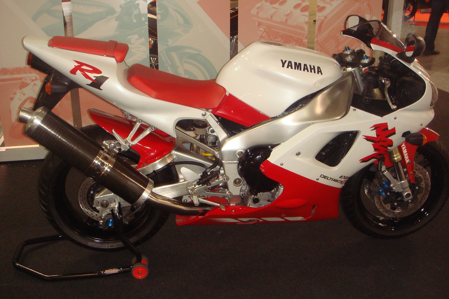 Yamaha YZF 1000 R1